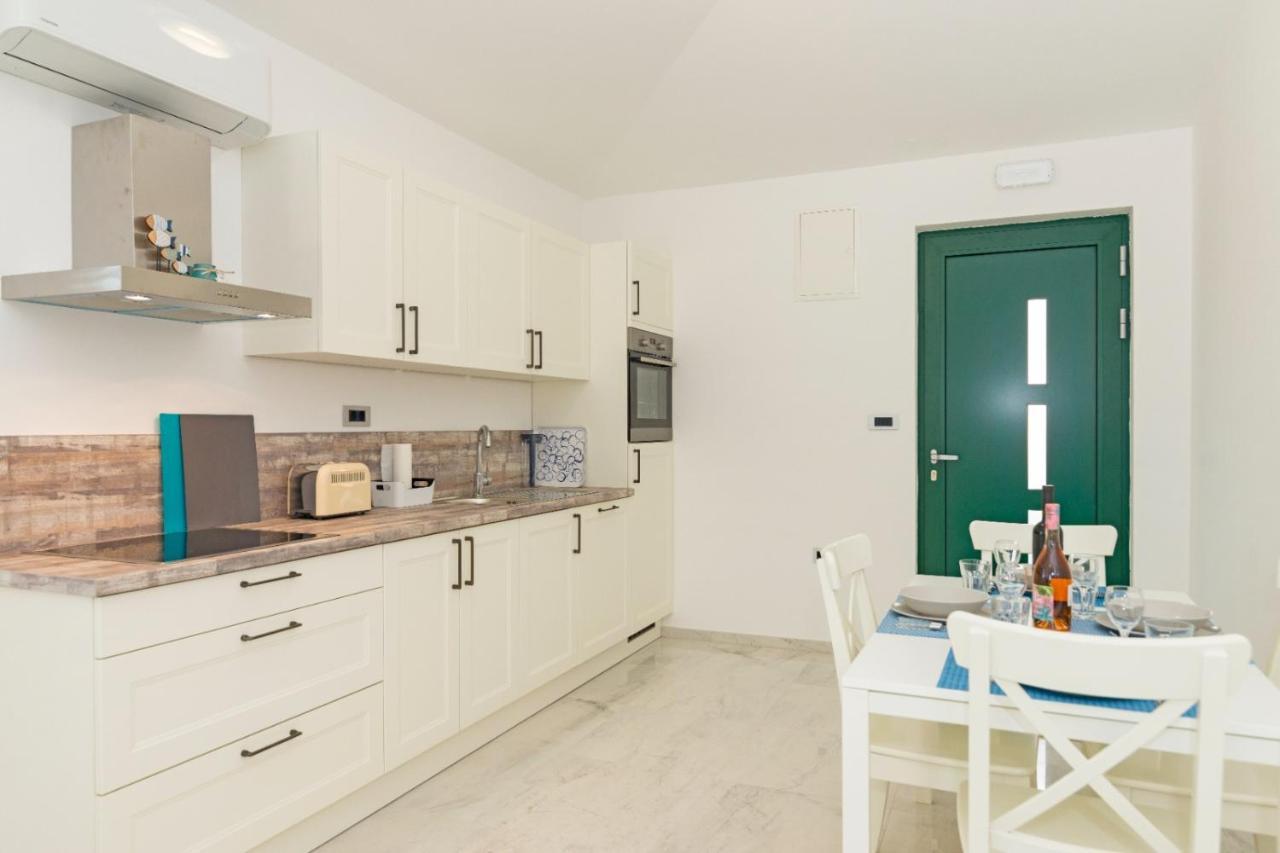 Ventus Apartment Srima Luaran gambar