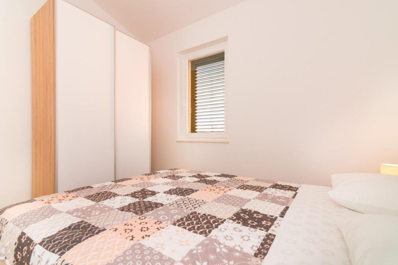 Ventus Apartment Srima Luaran gambar